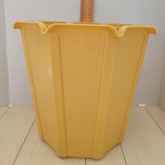 Vintage Rubbermaid yellow goldenrod waste basket trash can MCM 70s 80s retro - Picture 2 of 11